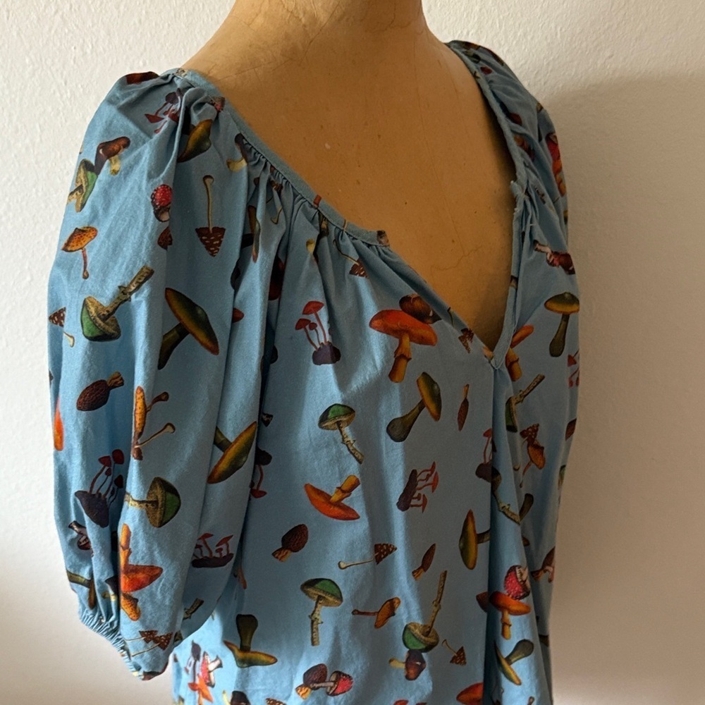 Never A Wallflower sz S Blue Mushroom Print Women's Top great condition - Picture 7 of 9